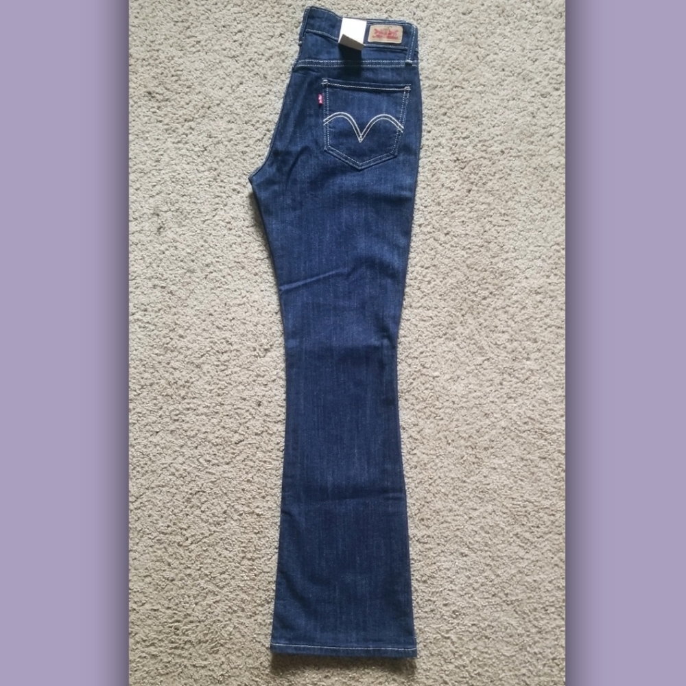 NWT Levi's 518 Low Rise Boot Cut